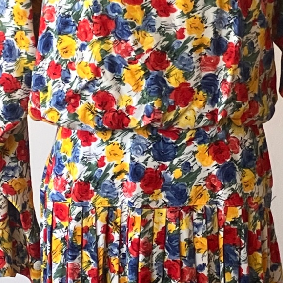 Vintage Primary Colored Floral king sleeve midi dress - Picture 3 of 9